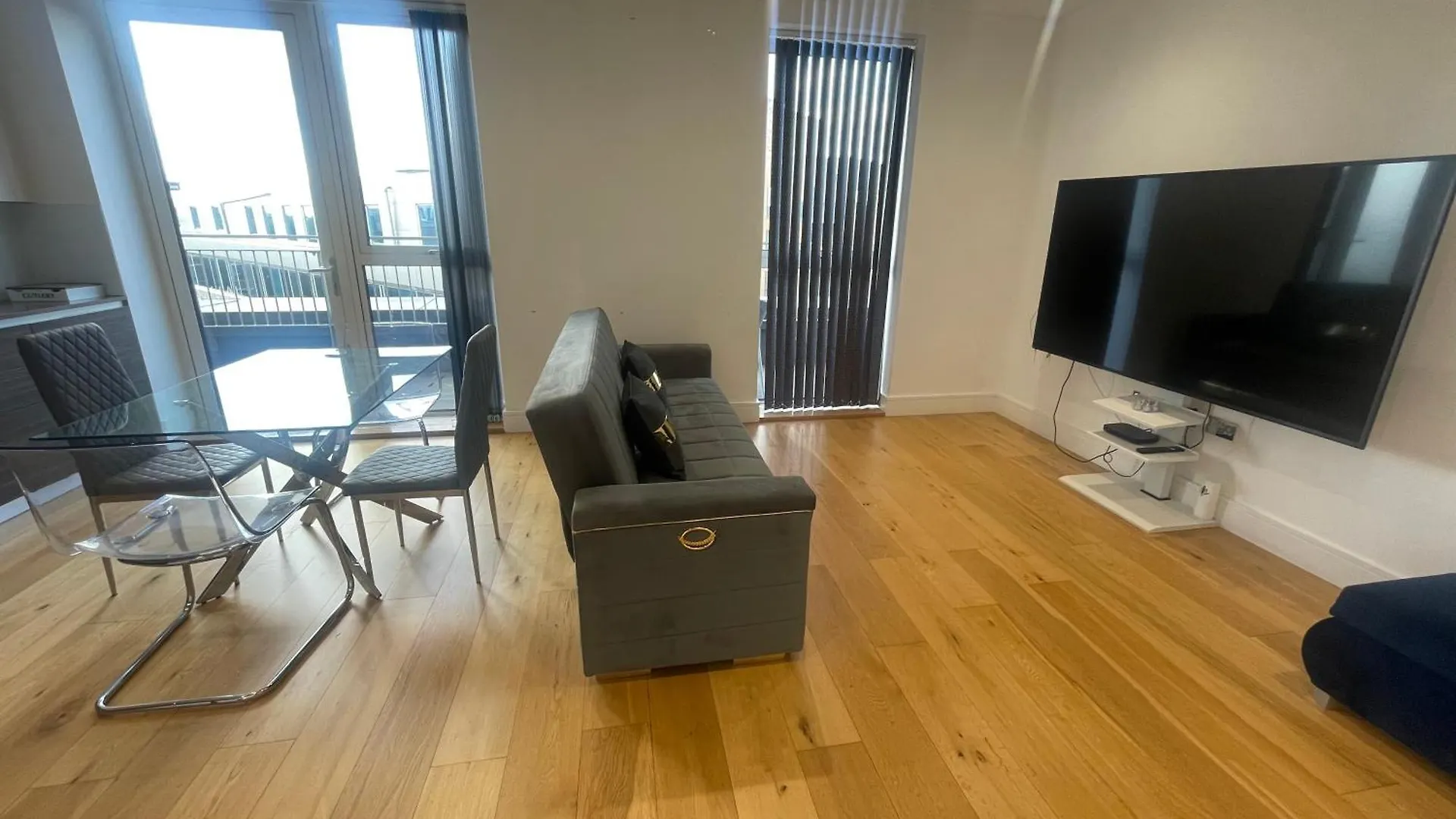 Luxury Top Floor Penthouse Apartment Near Heathrow Londyn